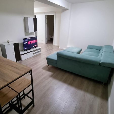 Apartament Cwa 1 Aeroport Otopeni Luaran gambar